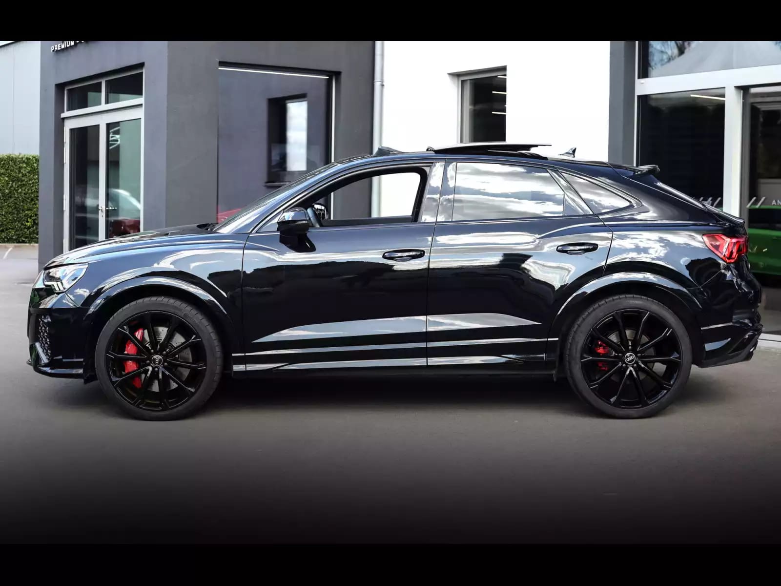 Audi RS Q3 SPORTBACK 2.5 TFSI QUATTRO S-TRONIC – MYTHOS BLACK METALLIC - Photo 1