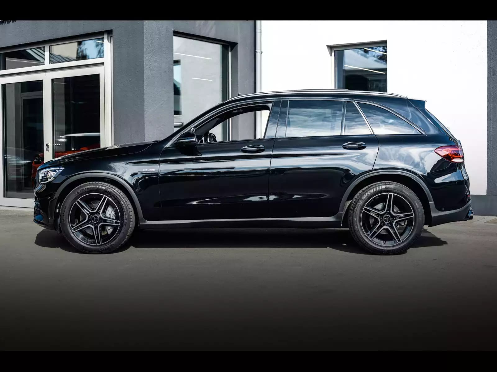Mercedes-Benz GLC 43 AMG 4MATIC – OBSIDIAN BLACK - Photo 1