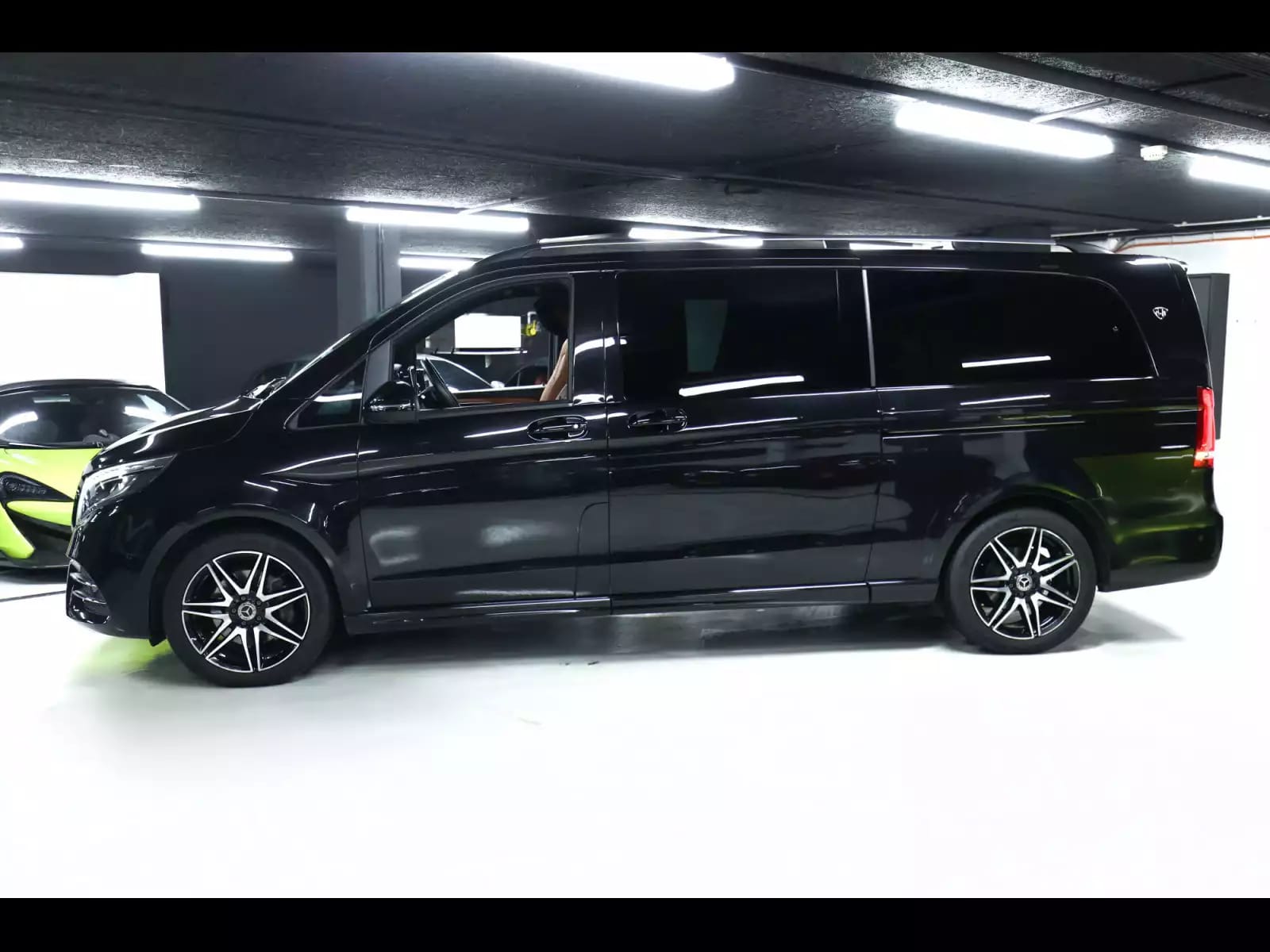 Mercedes-Benz V 300 d 4MATIC EXTRALANG AMG-LINE – MH VIP DESIGN - Photo 1