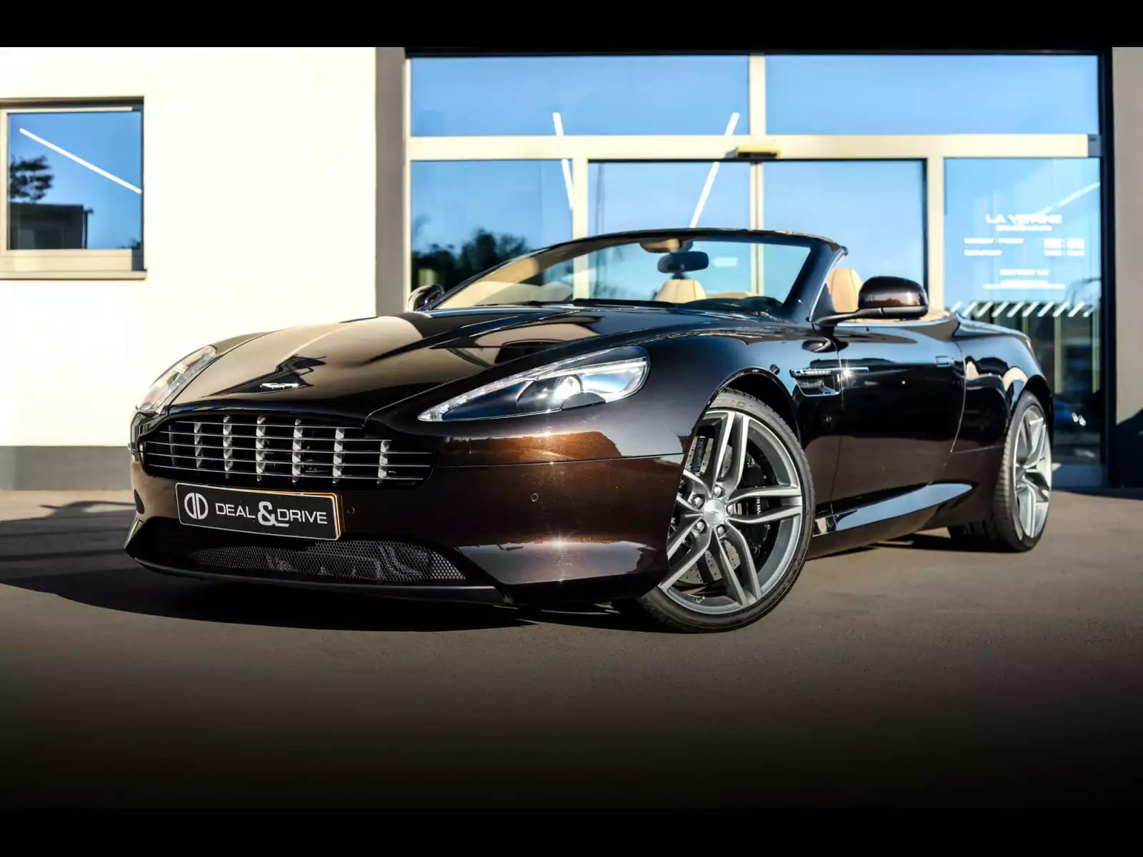 Aston Martin Virage VOLANTE 6.0 V12 TOUCHTRONIC II – MARRON BLACK - Photo 1