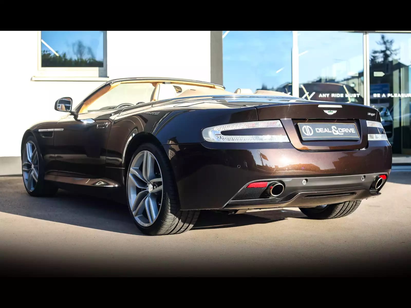 Aston Martin Virage VOLANTE 6.0 V12 TOUCHTRONIC II – MARRON BLACK - Photo 1