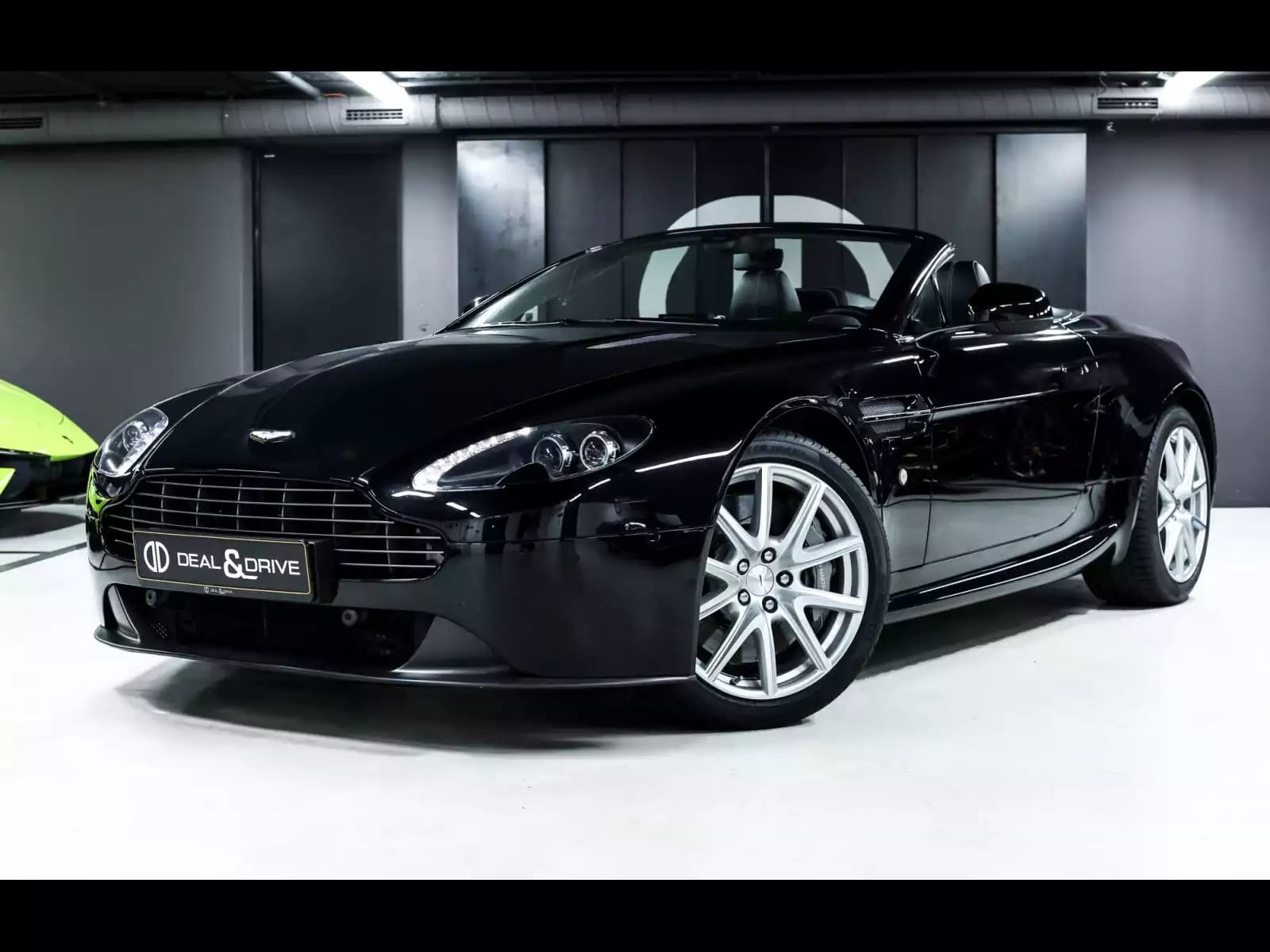 Aston Martin V8 Vantage ROADSTER 4.7 436 MANUAL 6 - Photo 1