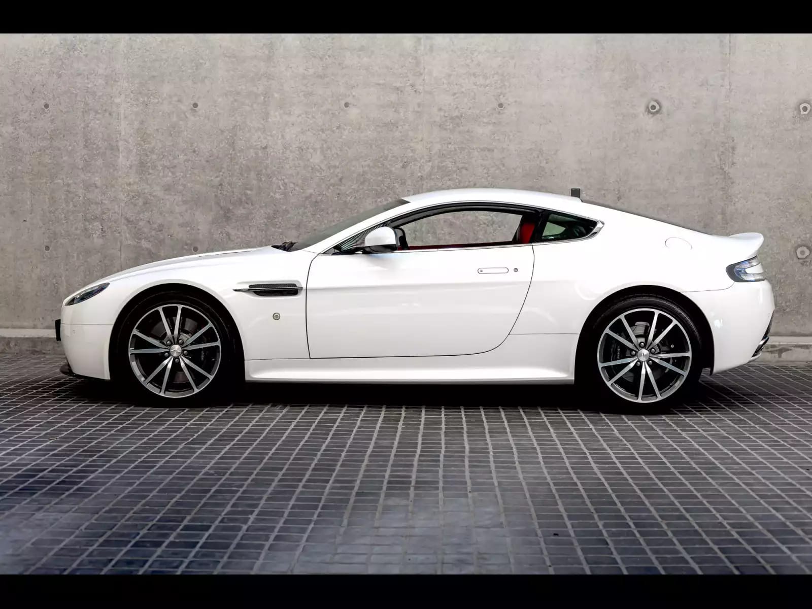 Aston Martin V8 Vantage S COUPE SPORTSHIFT II - Photo 1