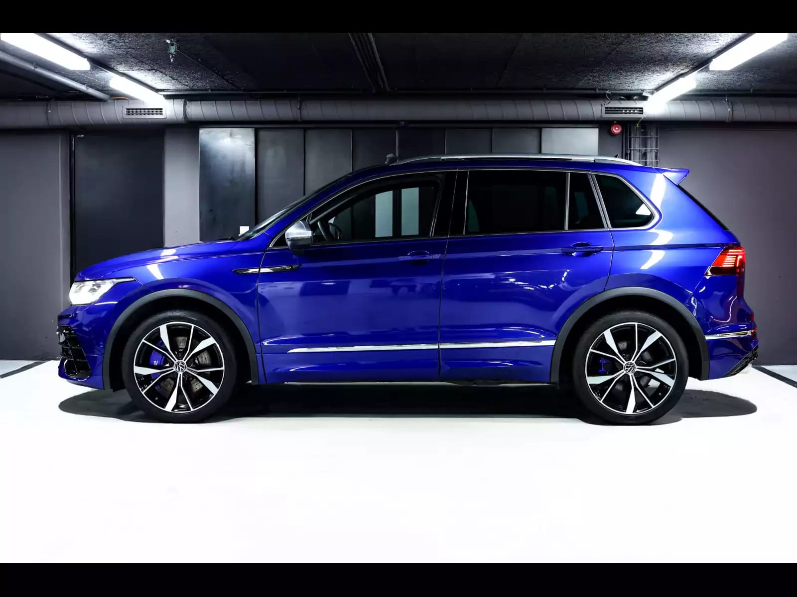 Volkswagen Tiguan 2.0 TSI 320 R 4MOTION – LAPIZ BLUE - Photo 1