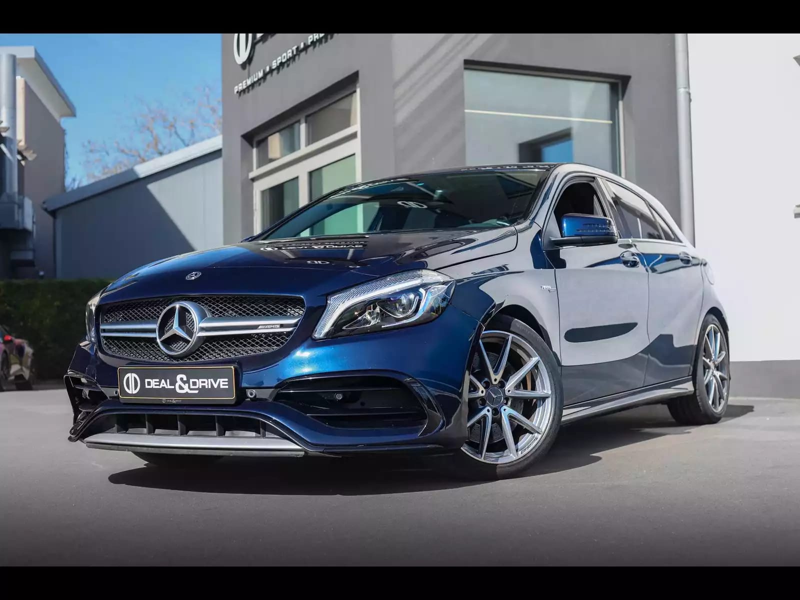 Mercedes-Benz A 45 AMG 4MATIC – CAVANSITBLAU METALLIC - Photo 1