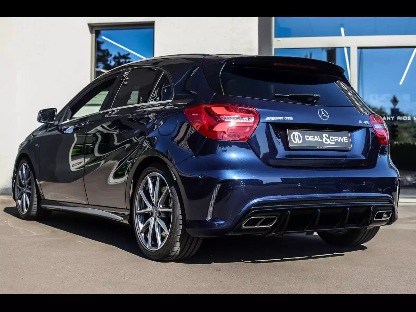Mercedes-Benz A 45 AMG 4MATIC – CAVANSITBLAU METALLIC - Photo 1