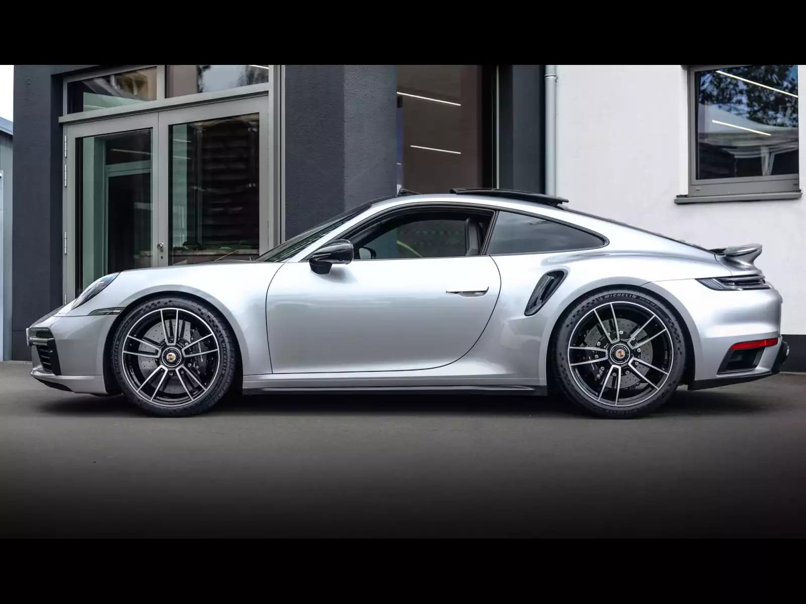 Porsche 911 (992.1) TURBO S COUPE PDK – GT-SILVER – IMMAT FR. - Photo 1