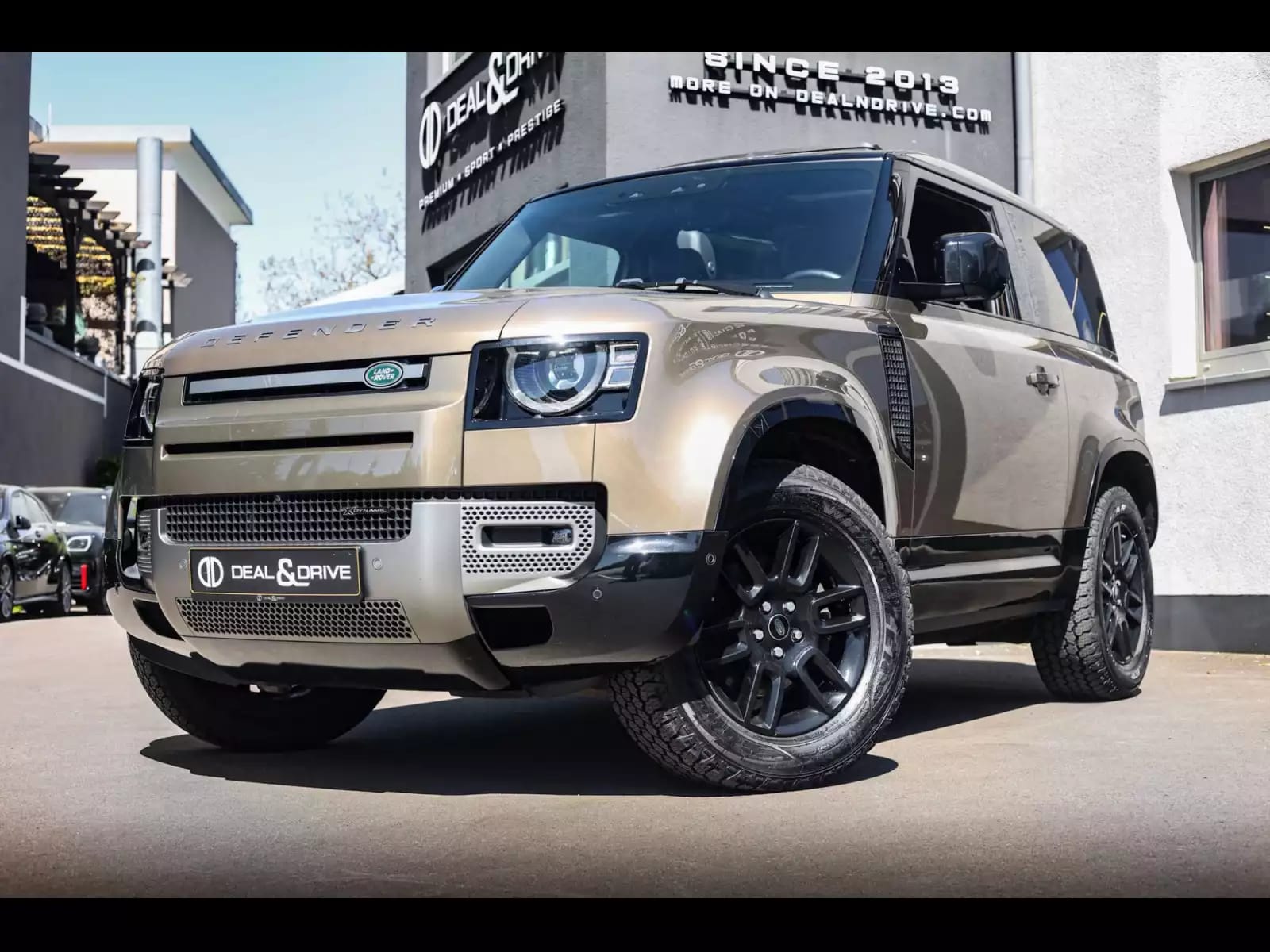 Land Rover Defender 90 D200 X-DYNAMIC S AUTO - Photo 1