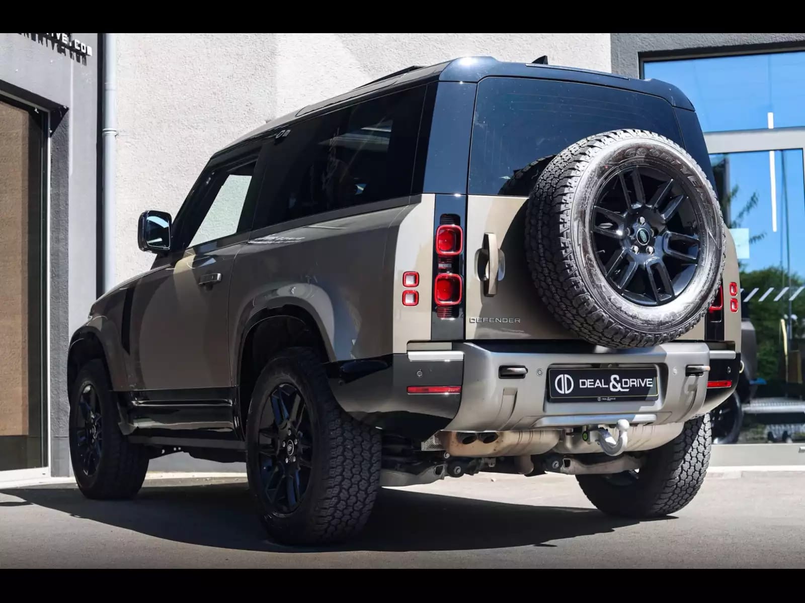 Land Rover Defender 90 D200 X-DYNAMIC S AUTO - Photo 1