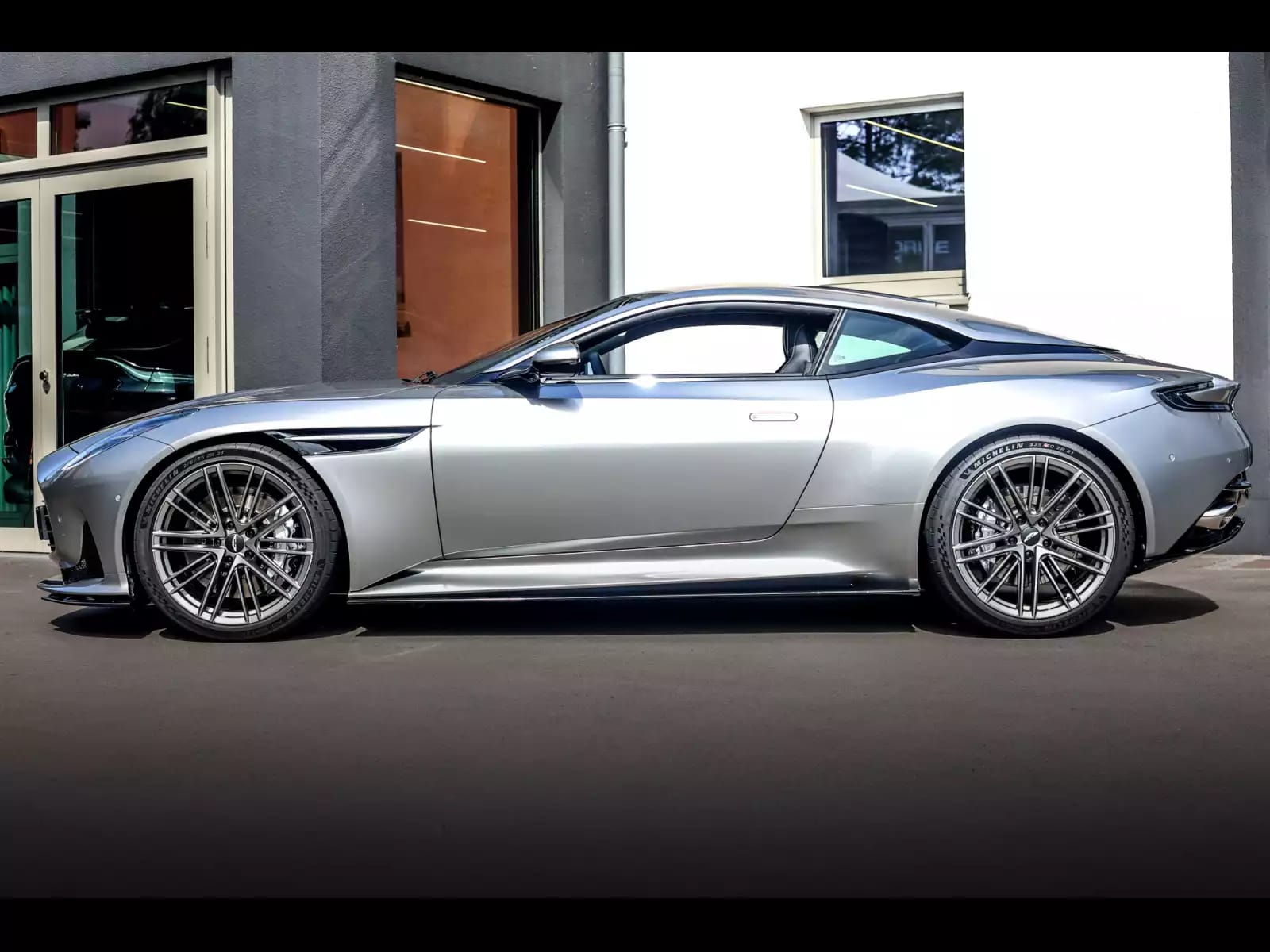 Aston Martin DB12 COUPE 4.0 V8 BITURBO - Photo 1