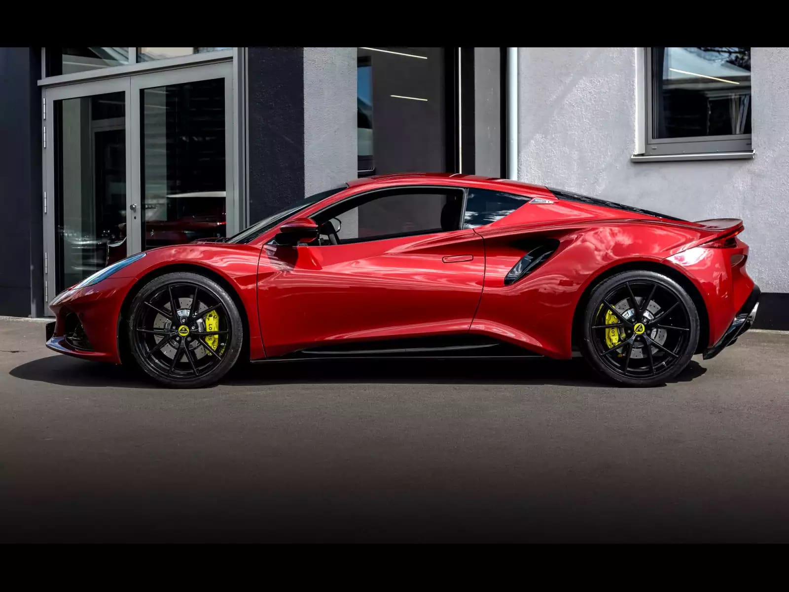 Lotus Emira COUPE 3.5 V6 FIRST EDITION DCT – ROUGE MAGMA - Photo 1