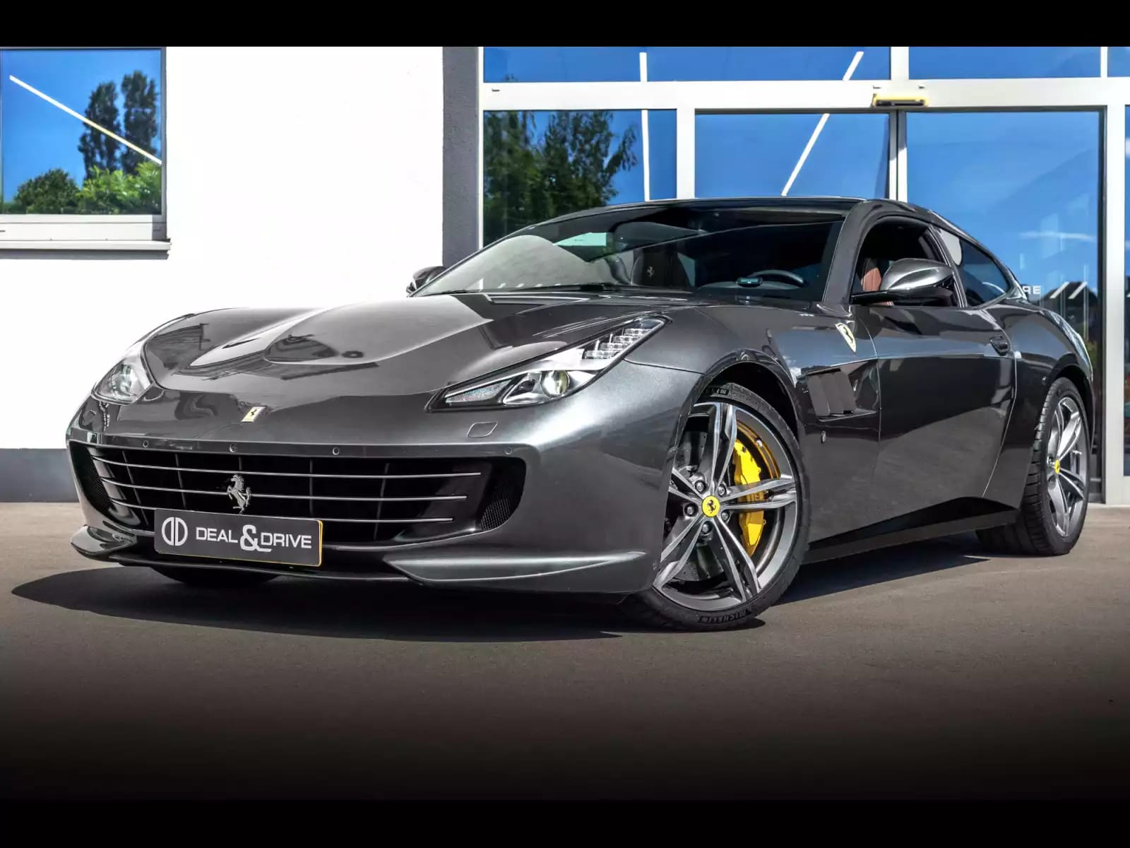 Ferrari GTC4Lusso V12 (689 CH) - Photo 1