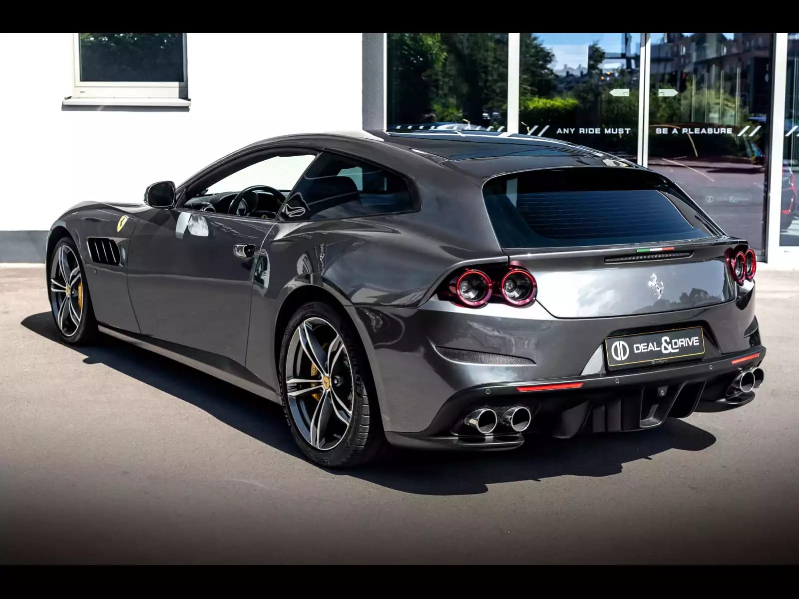 Ferrari GTC4Lusso V12 (689 CH) - Photo 1