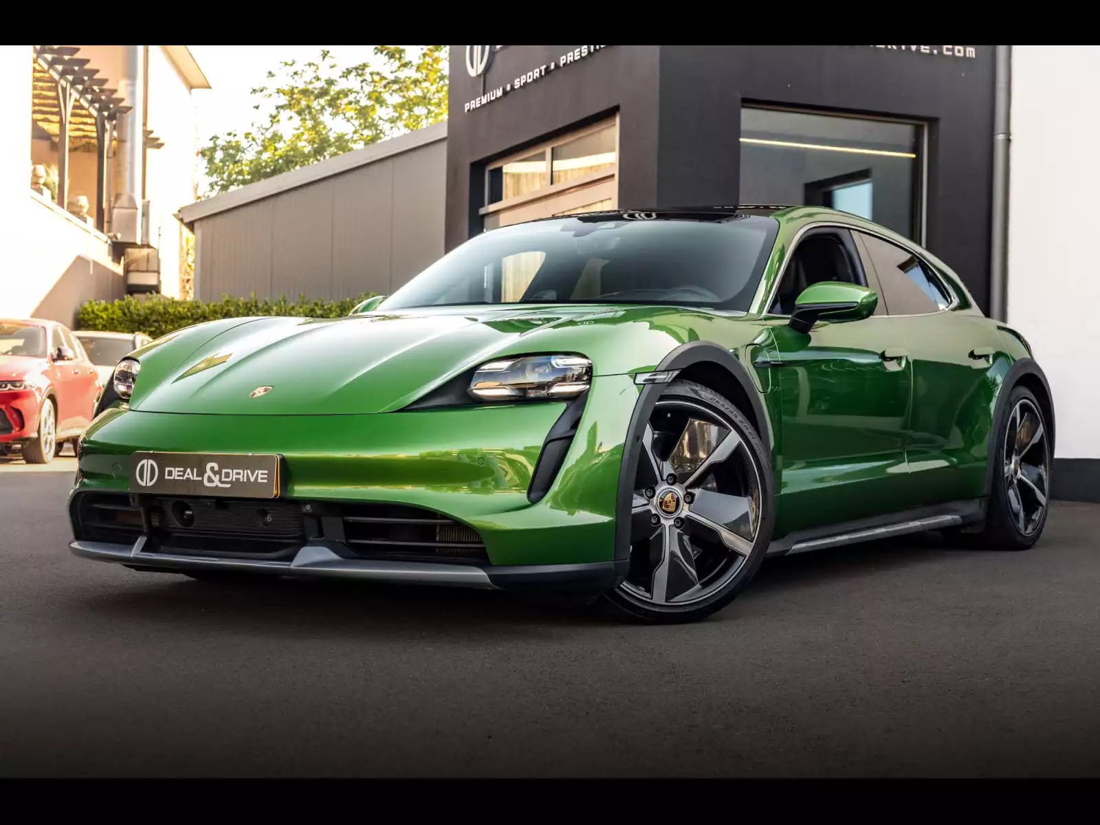 Porsche Taycan TURBO CROSS TURISMO (680 CH) – MAMBA GREEN METALLIC - Photo 1