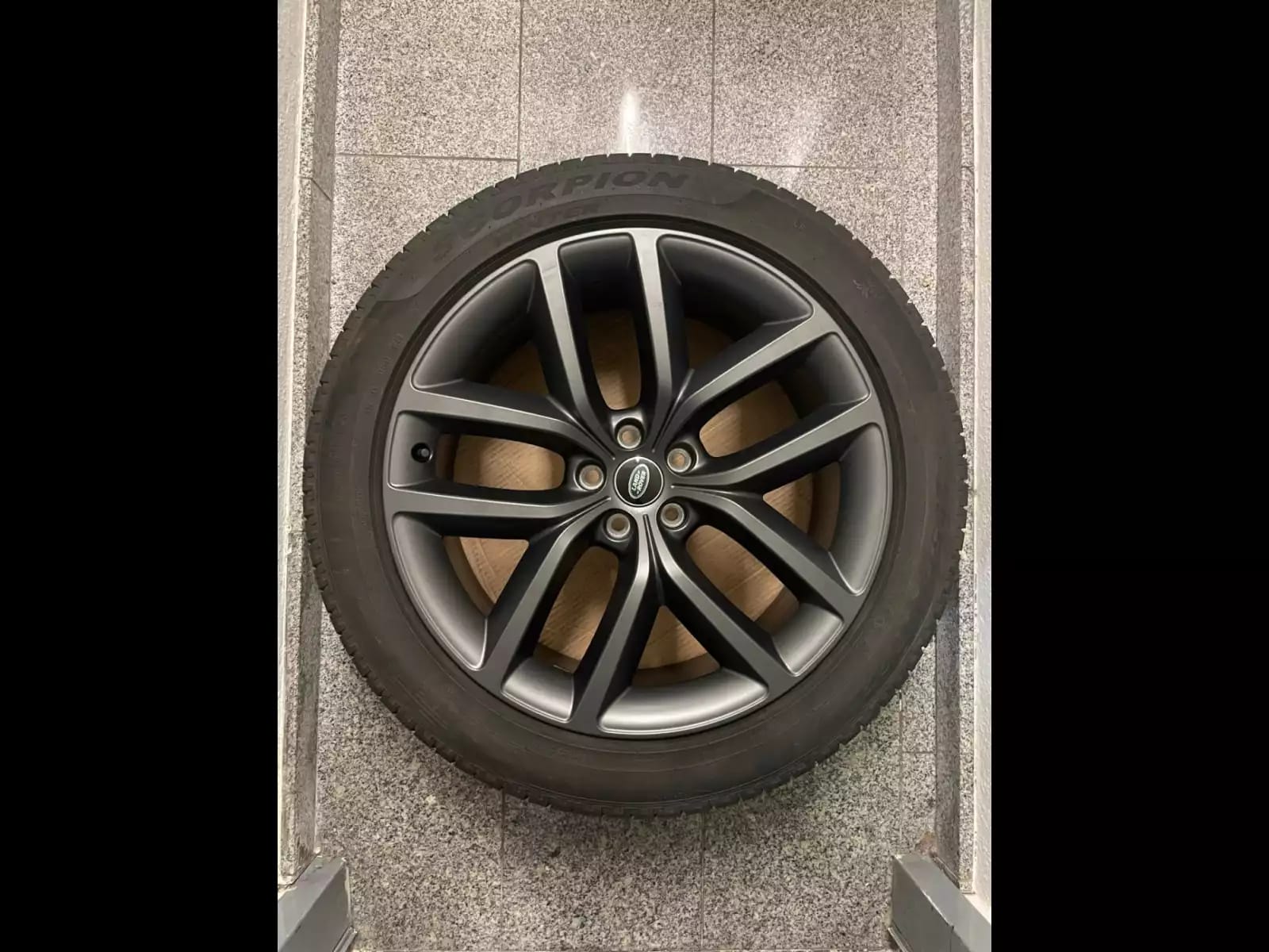 Jantes alu + Pneus hiver 22 285/45 R22 114V - Photo 1