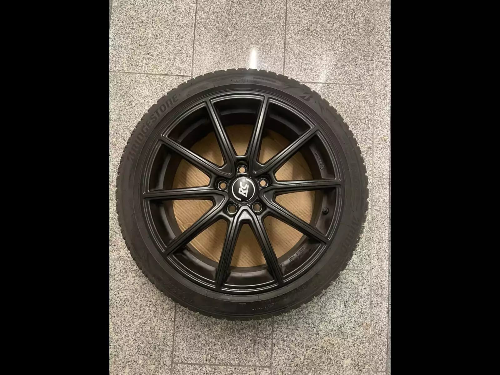 Jantes alu + Pneus hiver 18 215/45 R18 93V - Photo 1