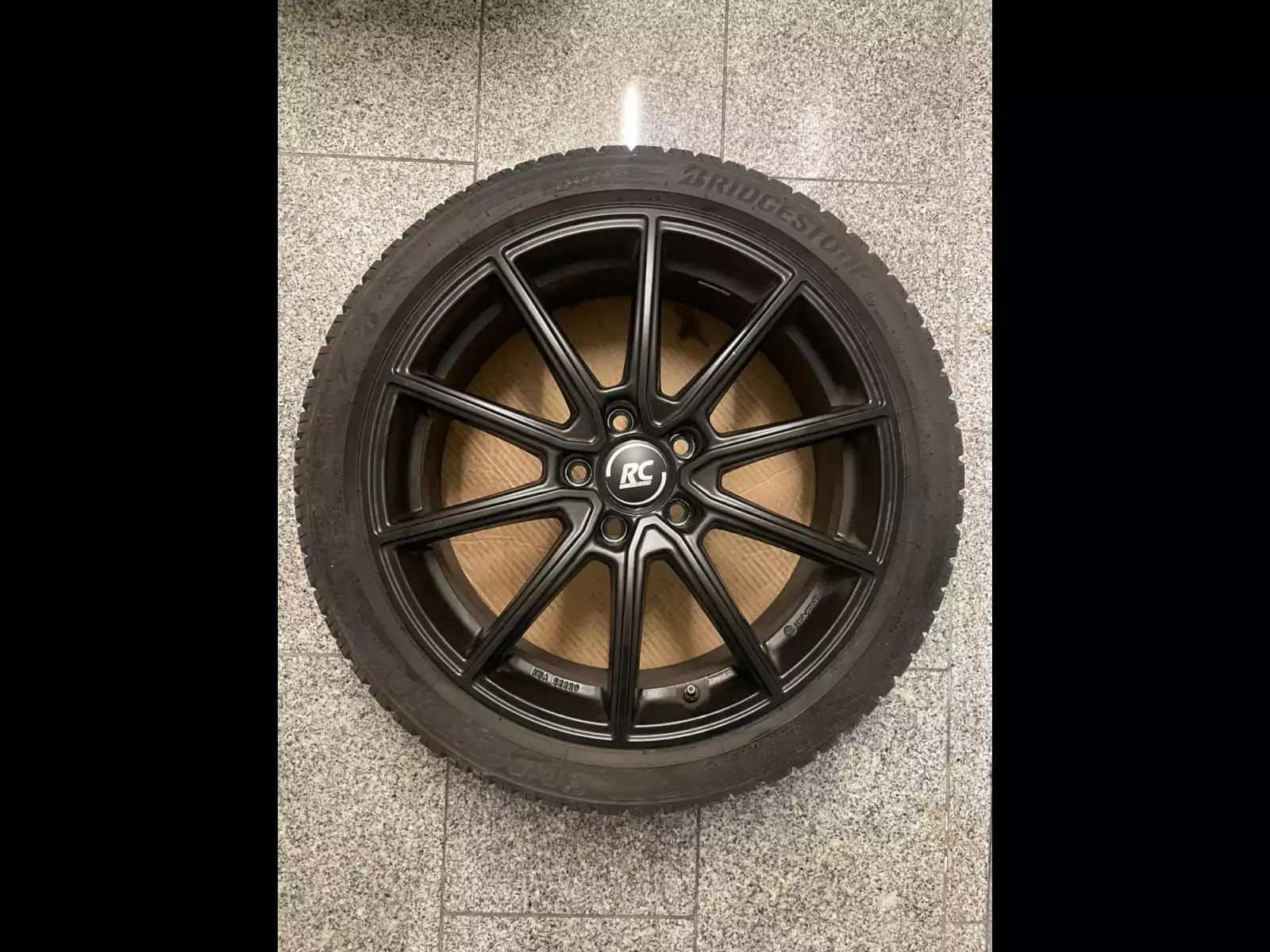 Jantes alu + Pneus hiver 18 215/45 R18 93V - Photo 1