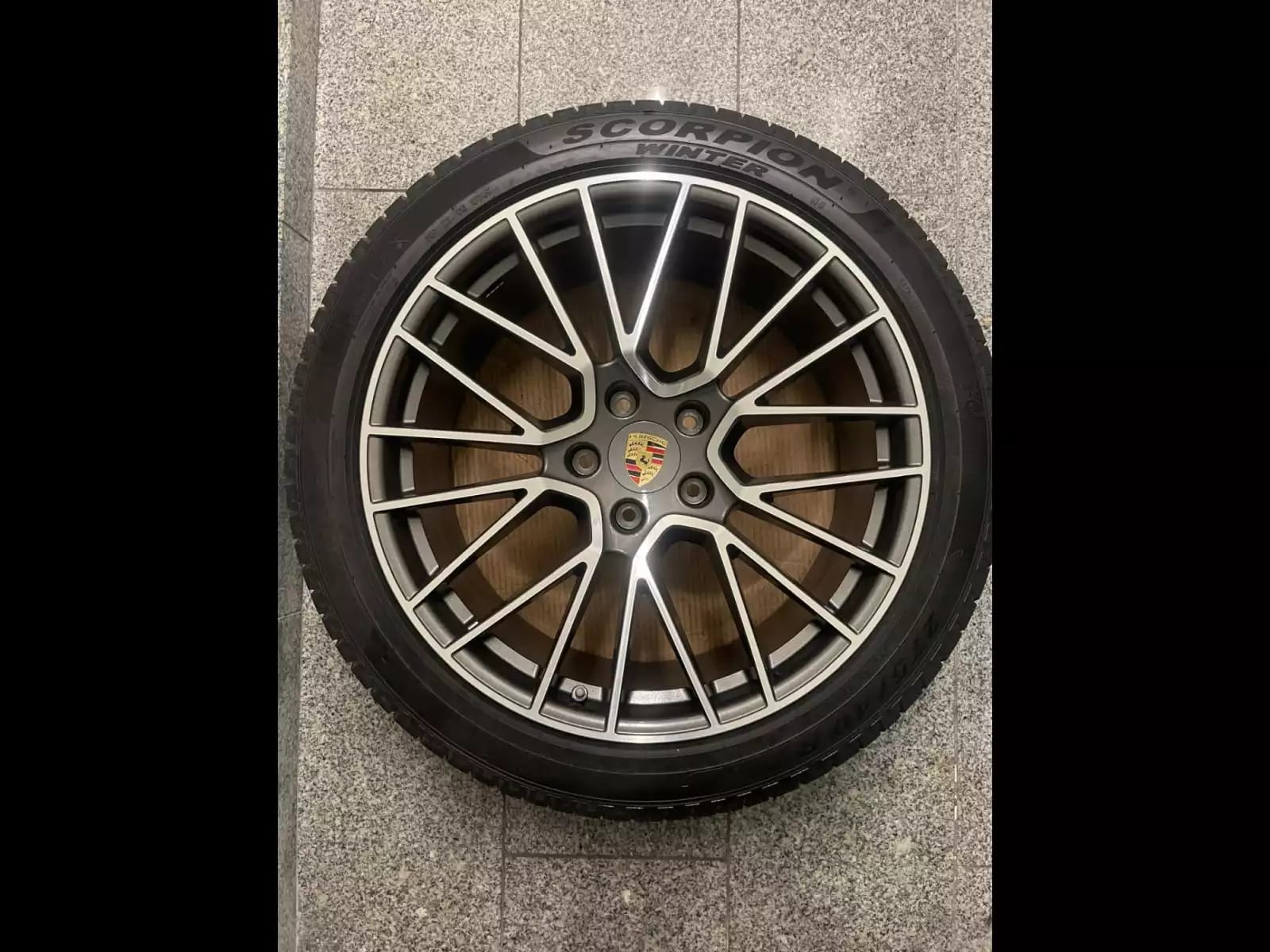 Jantes alu + Pneus hiver 21 305/35 R21 109V - Photo 1