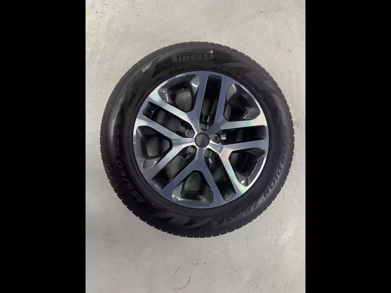 Jantes alu + Pneus toutes saisons 20 255/60 R20 113V - Photo 1