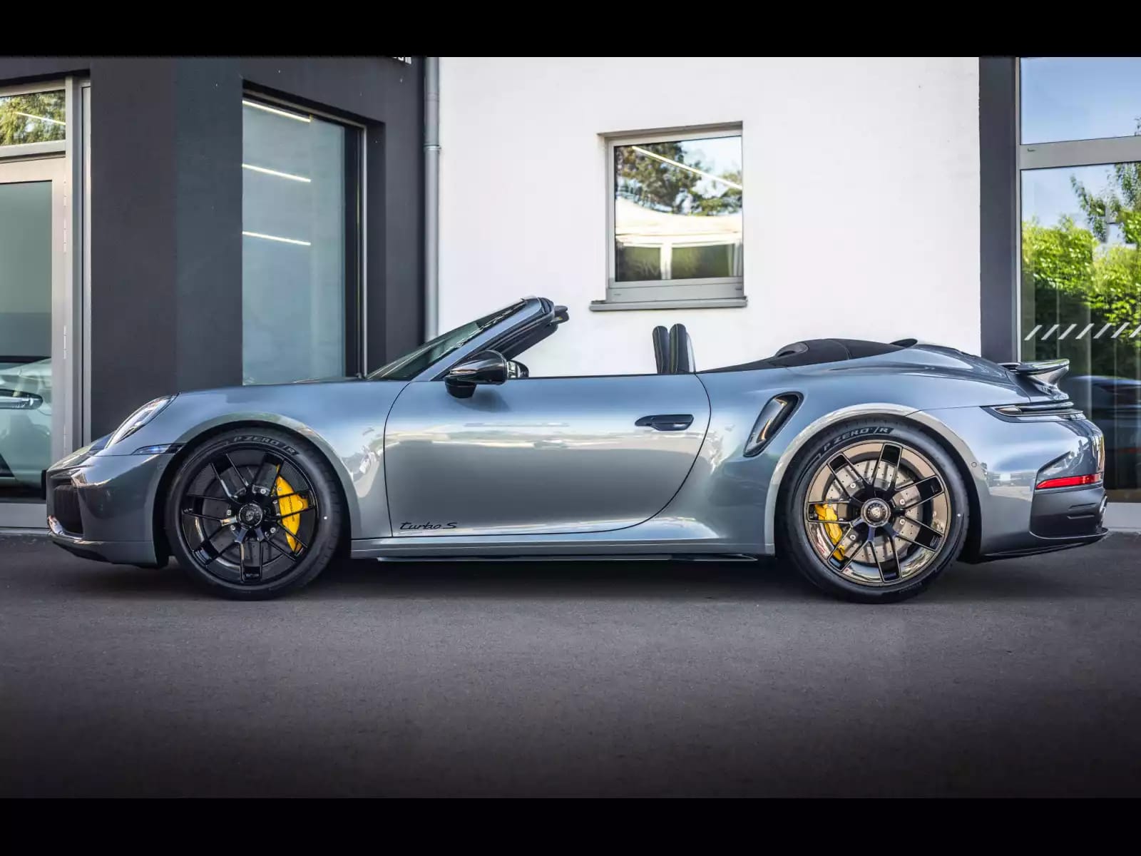 Porsche 911 (992.2) TURBO S 3.6 CABRIOLET PDK (711 CH) – VANADIUM GREY METALLIC - Photo 1