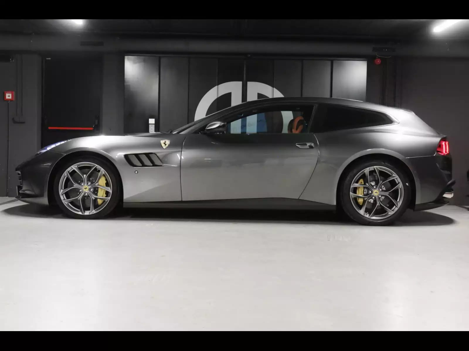 Ferrari GTC4Lusso V8 T 3.9 (611 CH) – GRIGIO SILVERSTONE - Photo 1