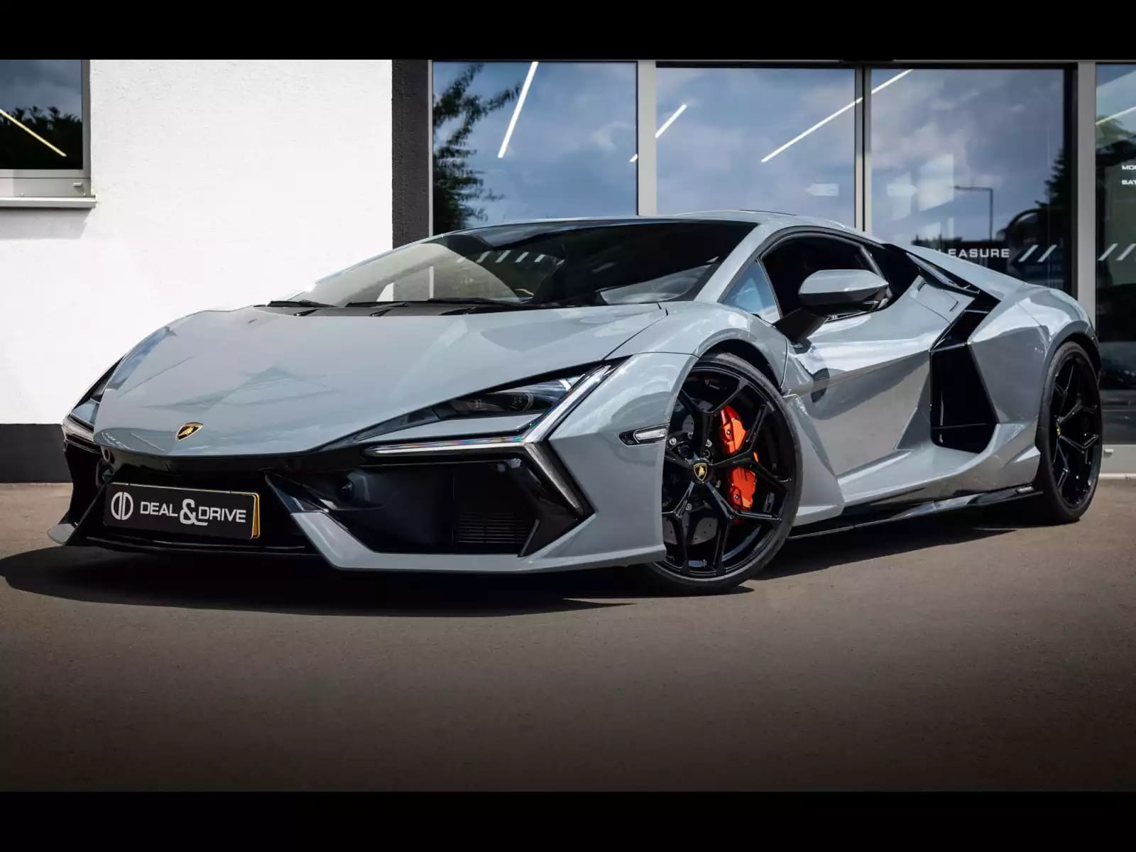 Lamborghini Revuelto 6.5 V12 HPEV (1.015 CH) - Photo 1