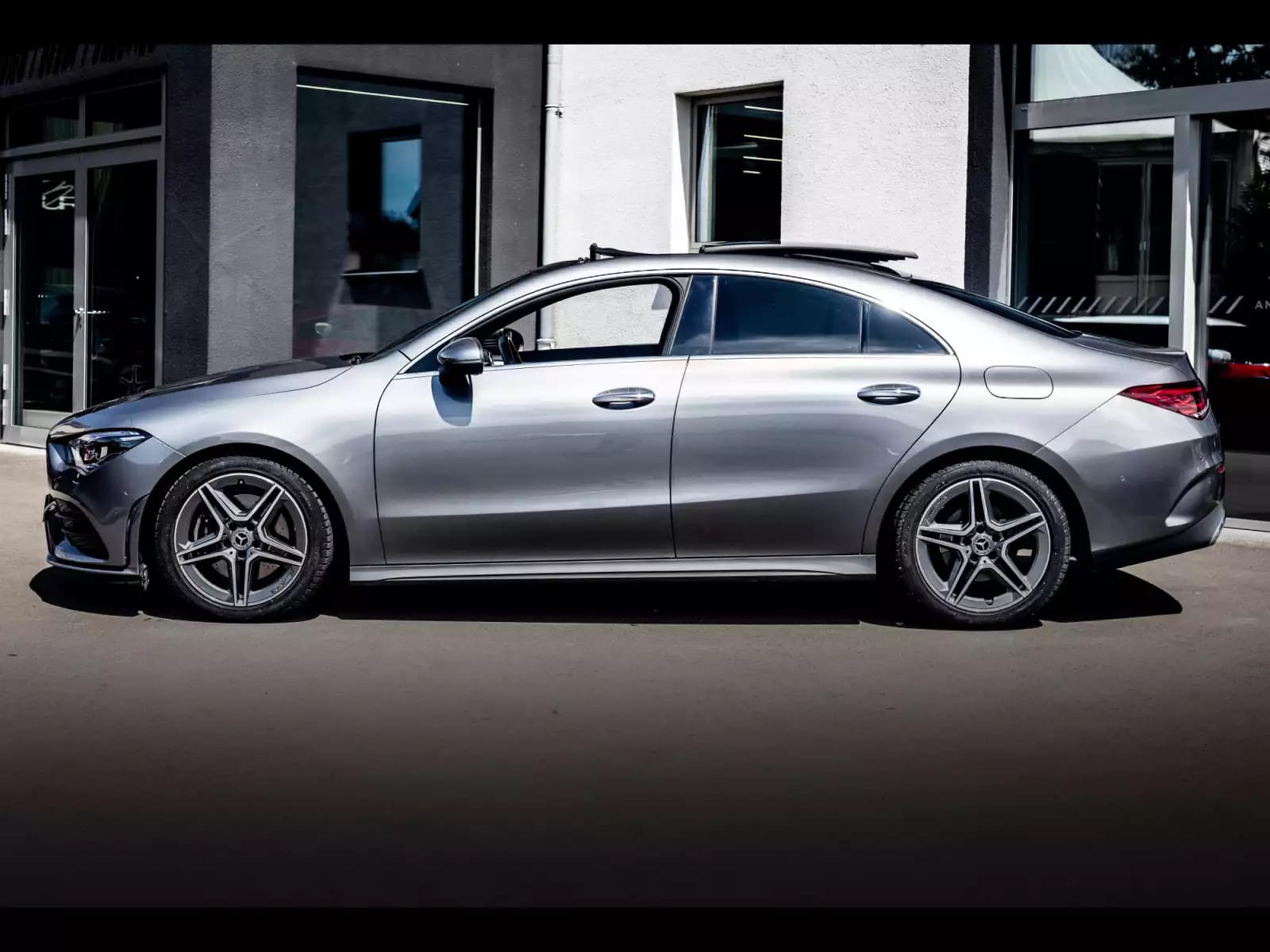 Mercedes-Benz CLA 200 COUPE AMG-LINE – MOUNTAINGRAU METALLIC - Photo 1