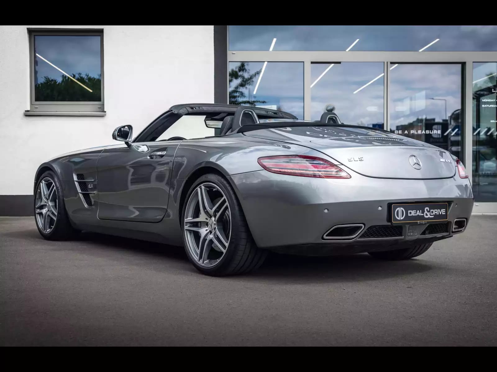 Mercedes-Benz SLS AMG ROADSTER 6.3 V8 – HIMALAYAS GREY METALLIC - Photo 1