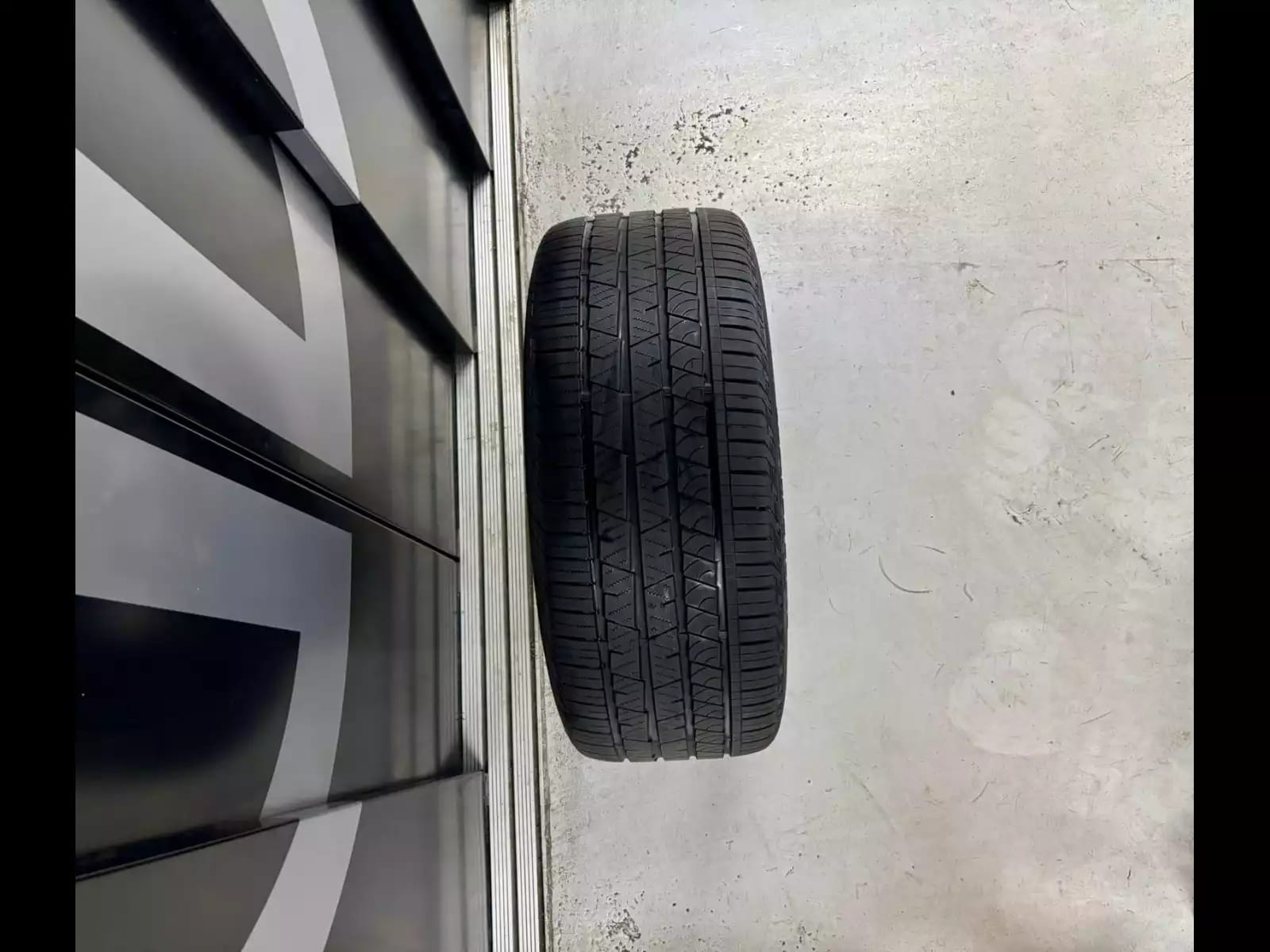 Jantes alu + Pneus toutes saisons 22 285/40 R22 110Y - Photo 1