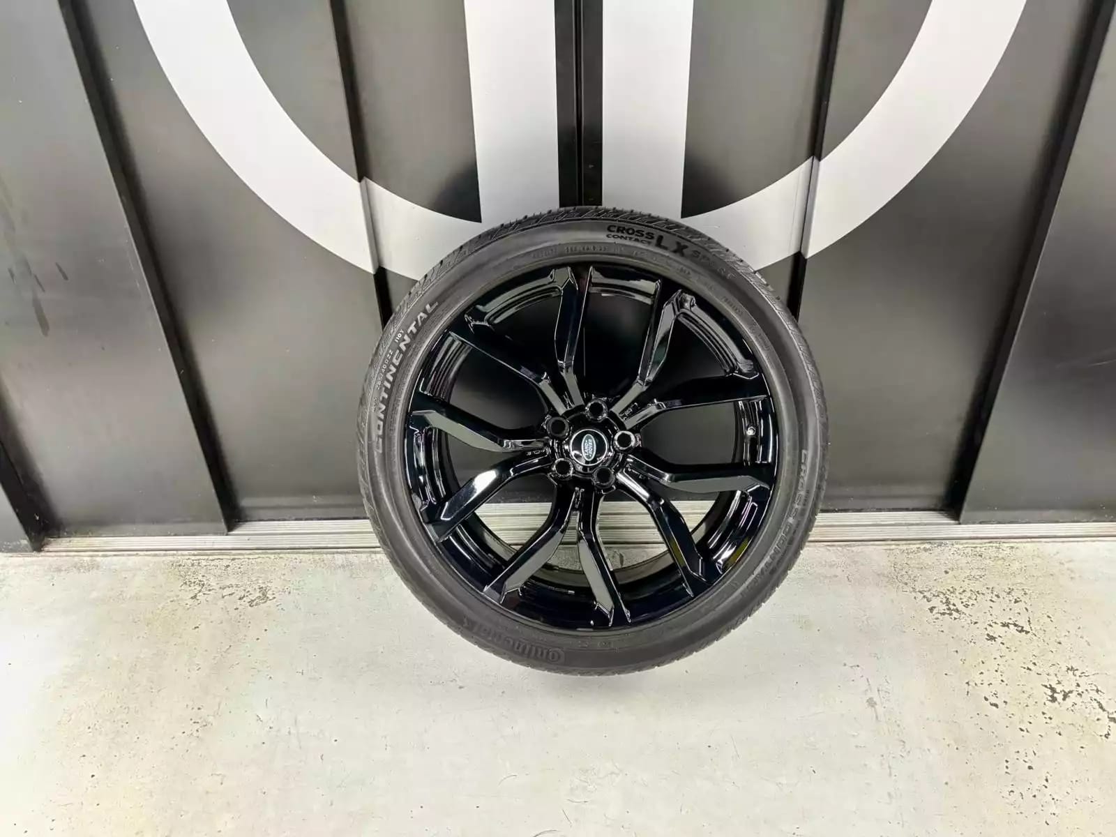 Jantes alu + Pneus toutes saisons 22 285/40 R22 110Y - Photo 1