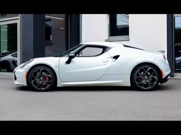 Alfa Romeo 4C COUPE – LAUNCH EDITION – 1 OF 500 - Photo 2