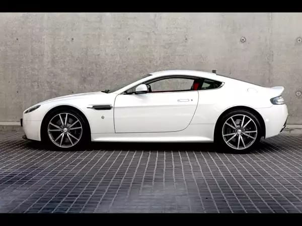 Aston Martin V8 Vantage S COUPE SPORTSHIFT II - Photo 2