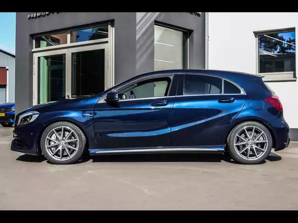Mercedes-Benz A 45 AMG 4MATIC – CAVANSITBLAU METALLIC - Photo 2