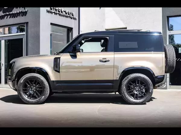 Land Rover Defender 90 D200 X-DYNAMIC S AUTO - Photo 2
