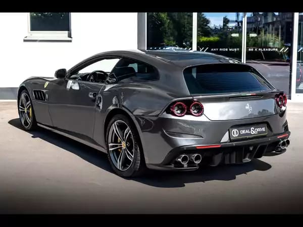 Ferrari GTC4Lusso V12 (689 CH) - Photo 2