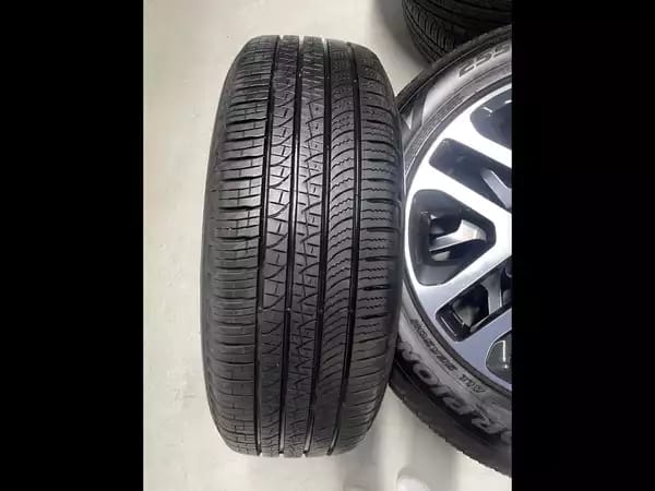 Jantes alu + Pneus toutes saisons 20 255/60 R20 113V - Photo 2