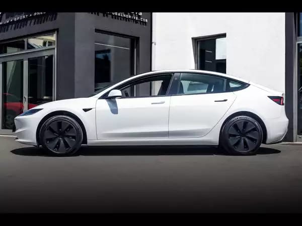 Tesla Model 3 HIGHLAND RWD - Photo 2