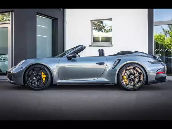 Porsche 911 (992.2) TURBO S 3.6 CABRIOLET PDK (711 CH) – VANADIUM GREY METALLIC - Photo 2