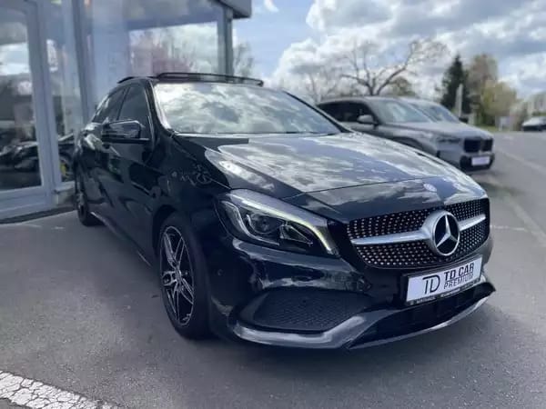 Mercedes-Benz A 180 d AMG Line 7G-DCT Toit Ouvrant - Photo 2