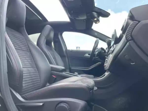 Mercedes-Benz A 180 d AMG Line 7G-DCT Toit Ouvrant - Photo 3