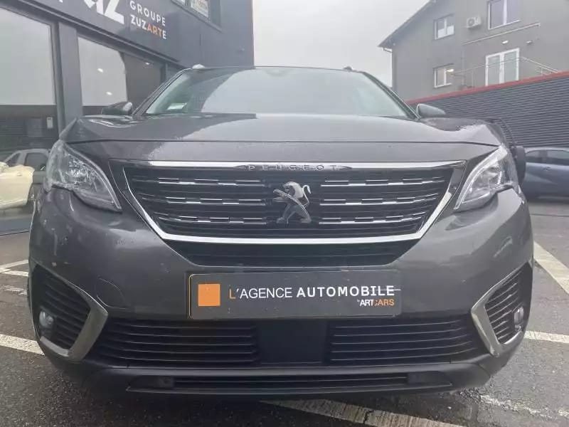 Peugeot 5008 7 places - Photo 1