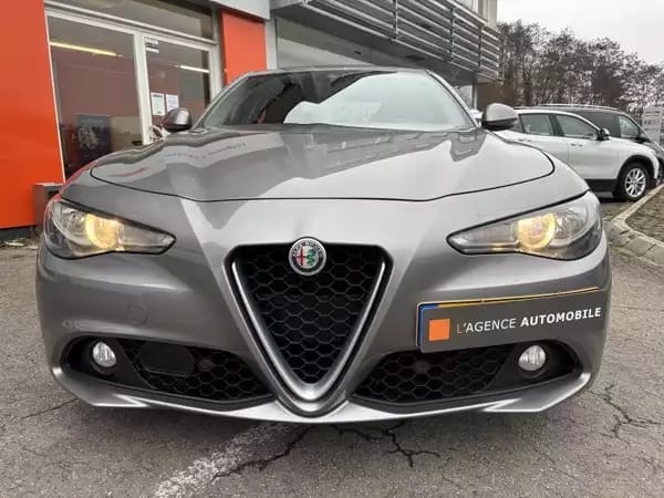 Alfa Romeo Giulia 2.2 TURBO DIESEL - Photo 2