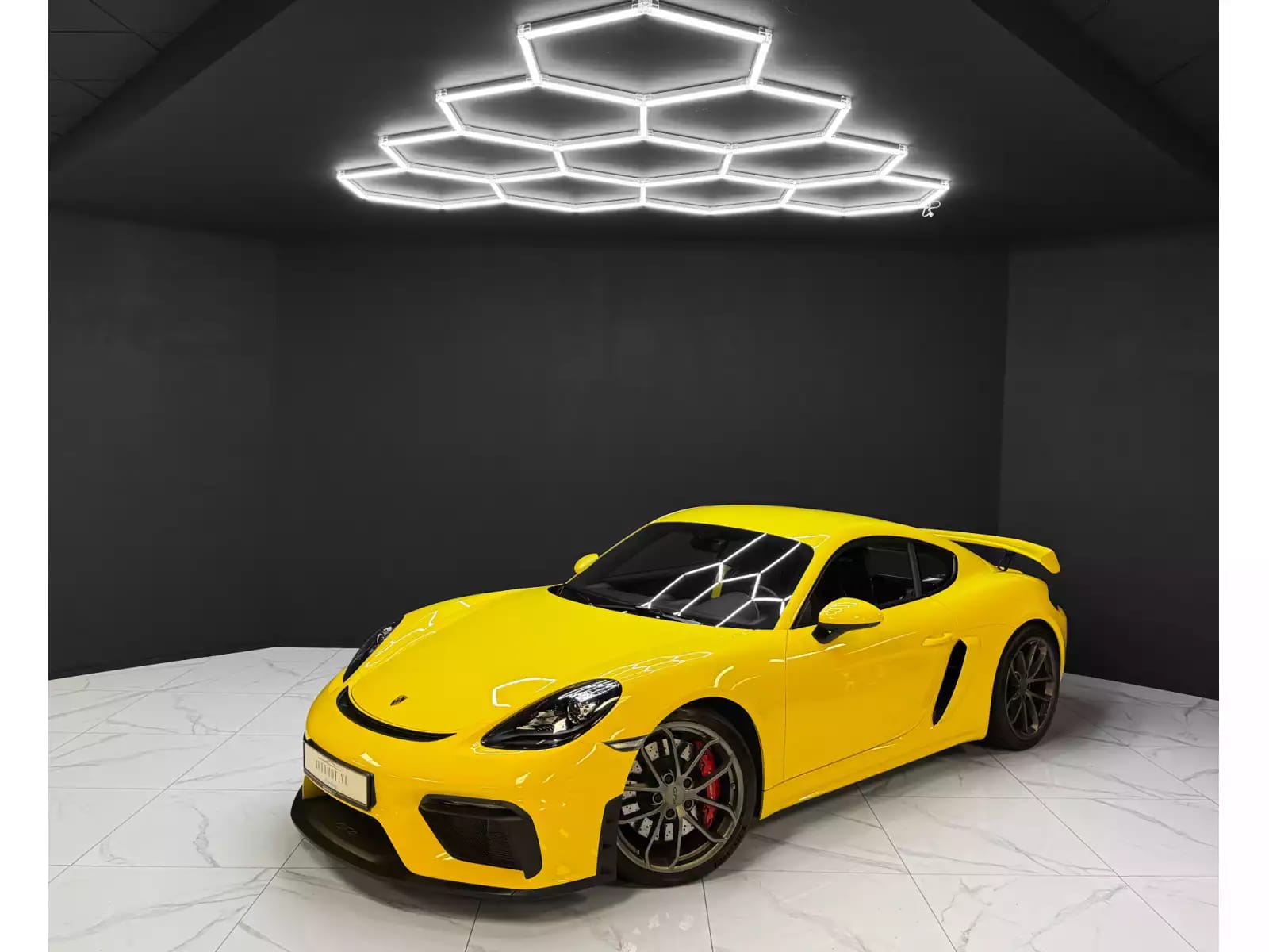 Porsche 718 Cayman GT4 - Photo 1