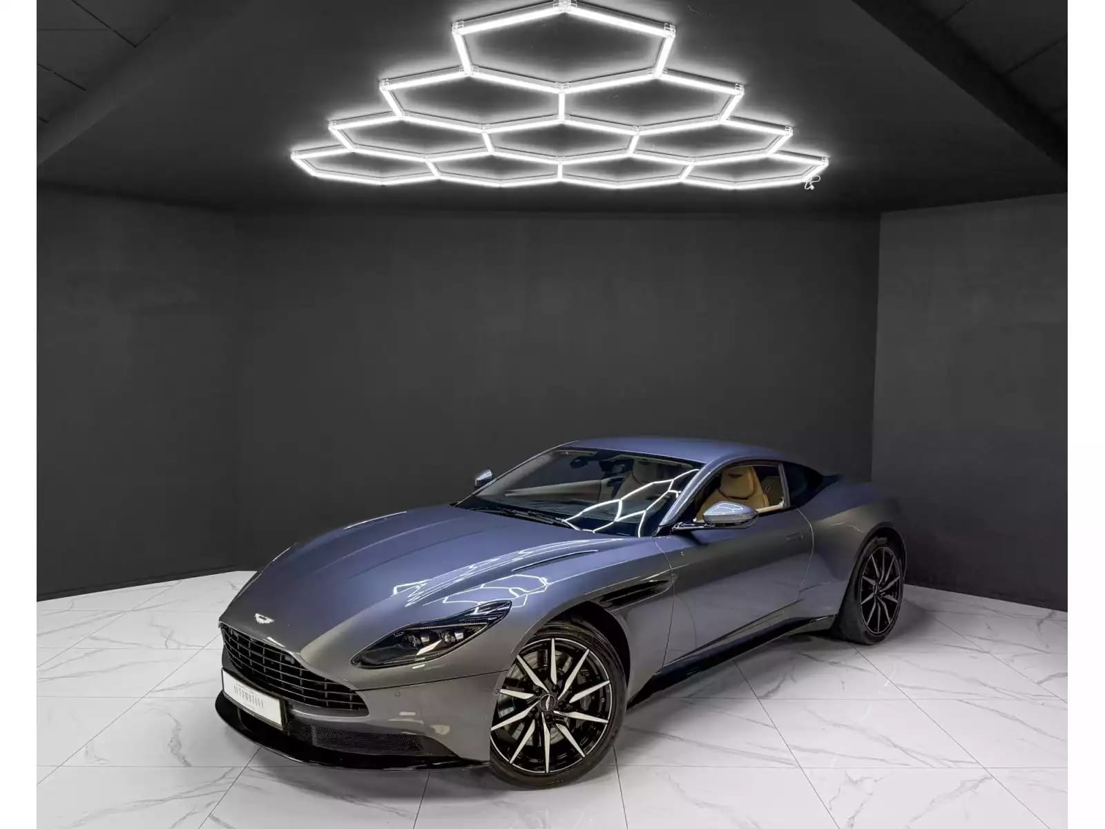 Aston Martin DB11 4.0 V8 Coupe / Concours Blue / 360° / 1st hand - Photo 1