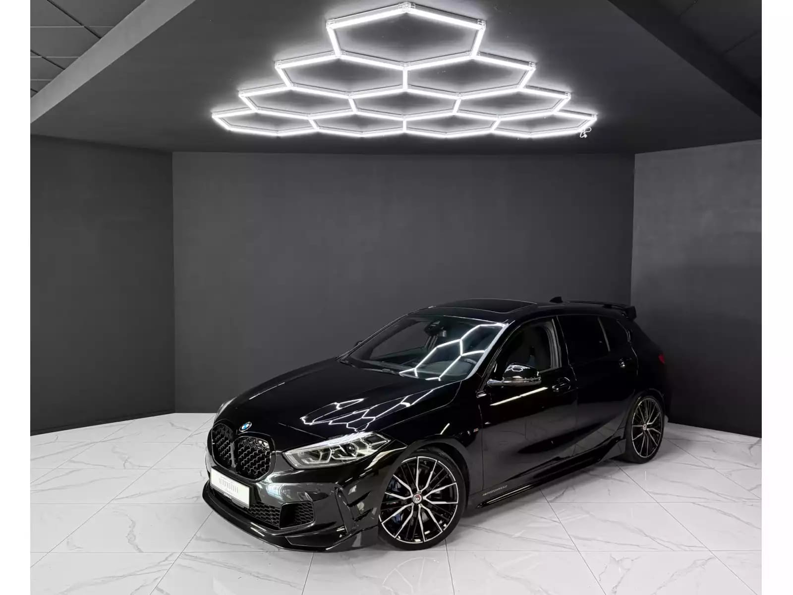 BMW M1 i xDrive AERO / SPORT SEATS / M PERFORMANCE - Photo 1