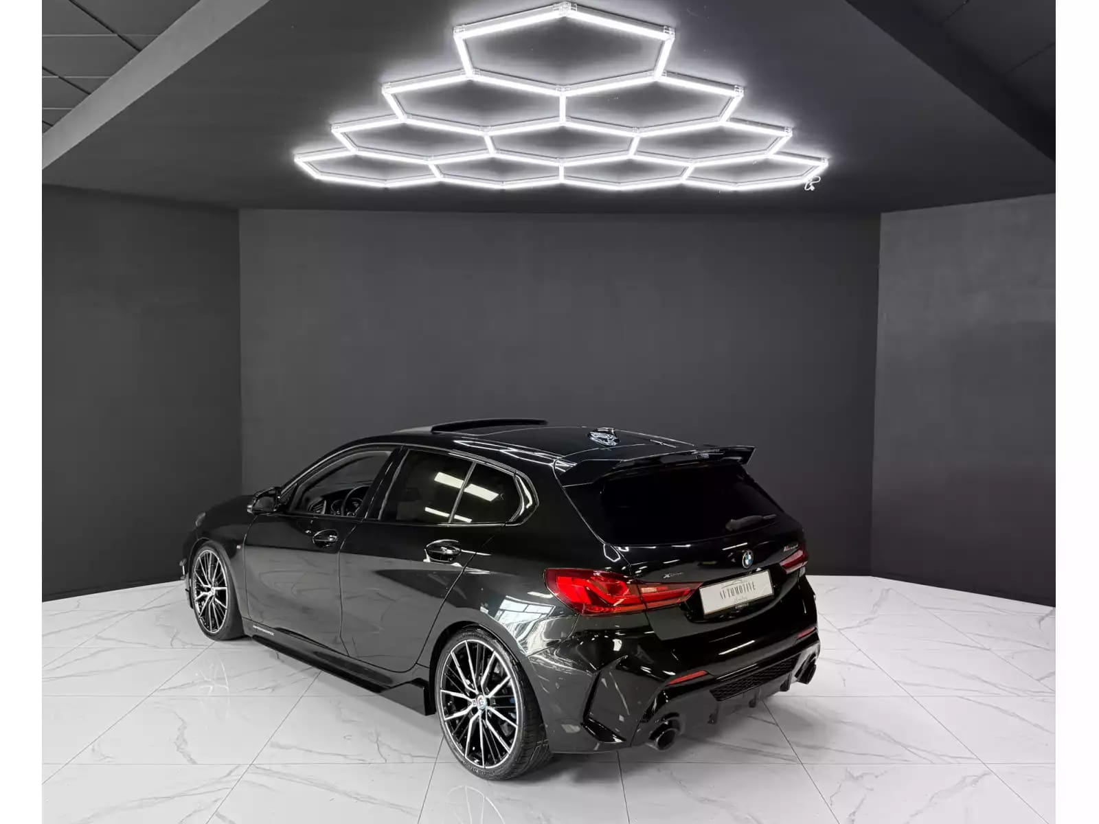 BMW M1 i xDrive AERO / SPORT SEATS / M PERFORMANCE - Photo 1