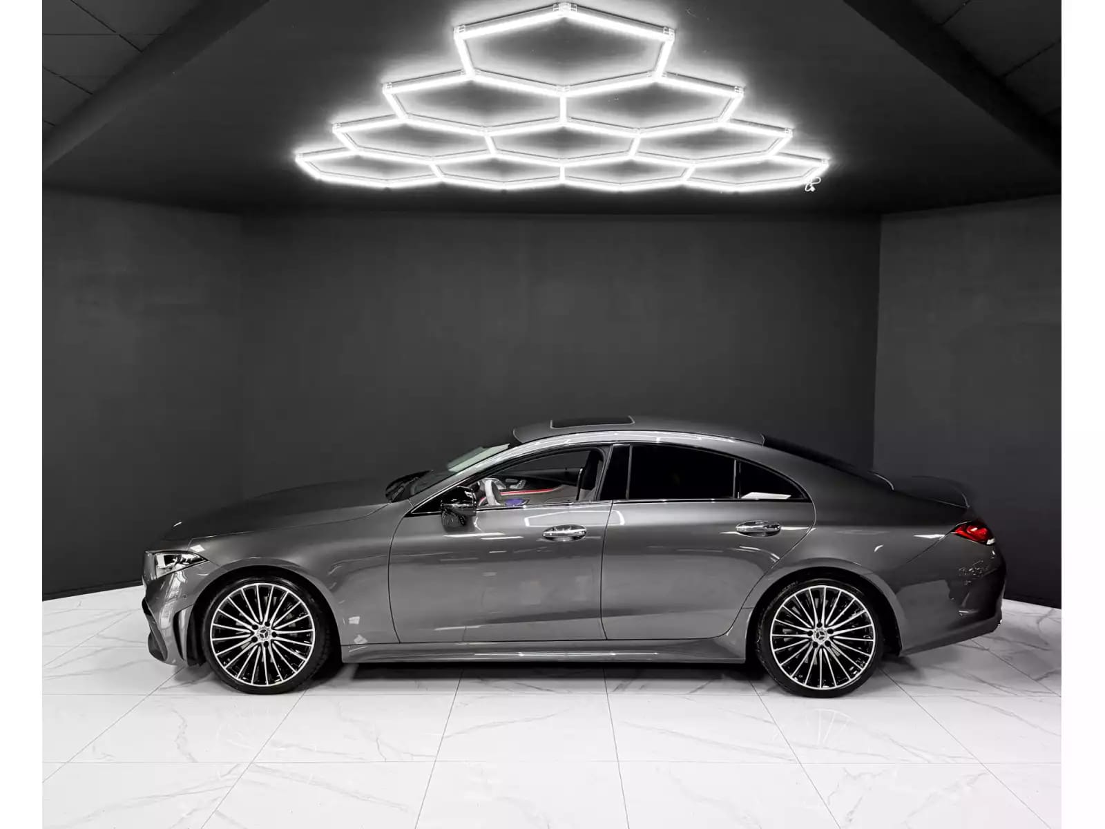 Mercedes-Benz CLS 450 4MATIC / AMG / 360° / BURM. / DISTRO. - Photo 1