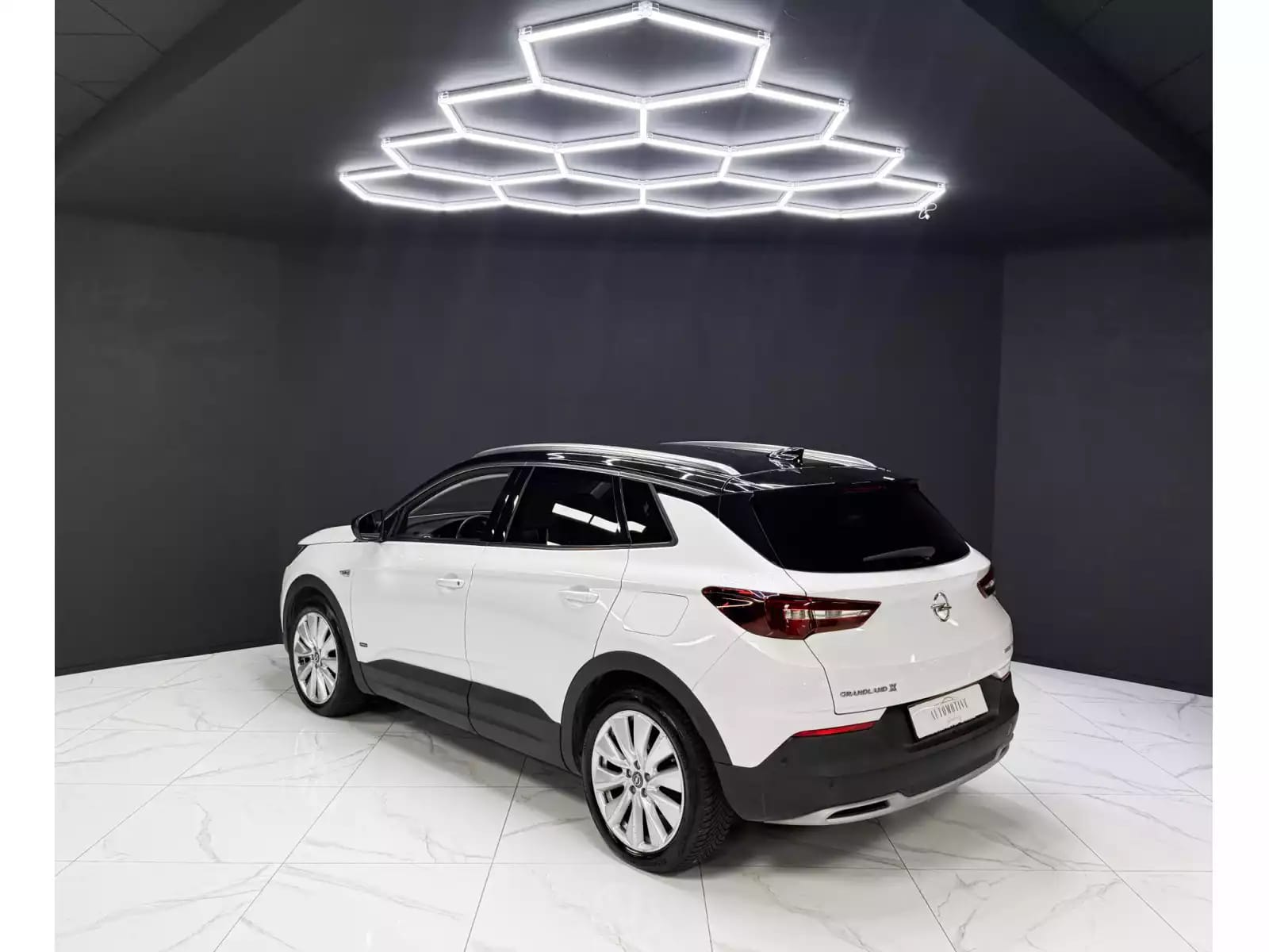 Opel Grandland X Hybrid4 300 - Photo 1