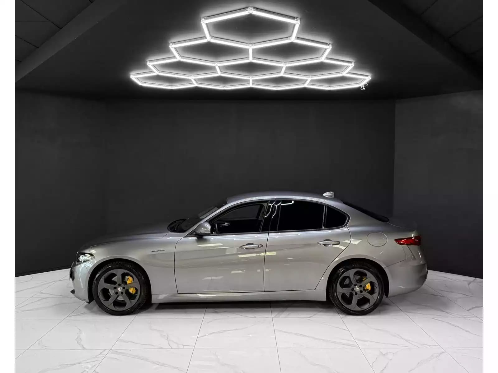 Alfa Romeo Giulia 2.0 Turbo AT8 Super - Photo 1