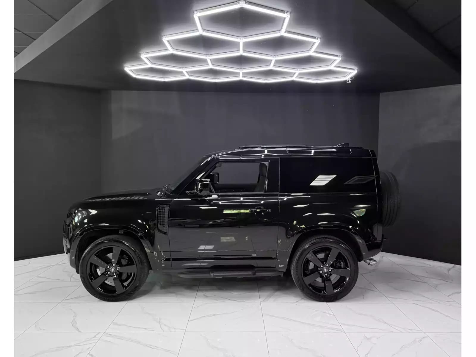Land Rover Defender 90 AWD V8 WARRANTY 2029 - Photo 1